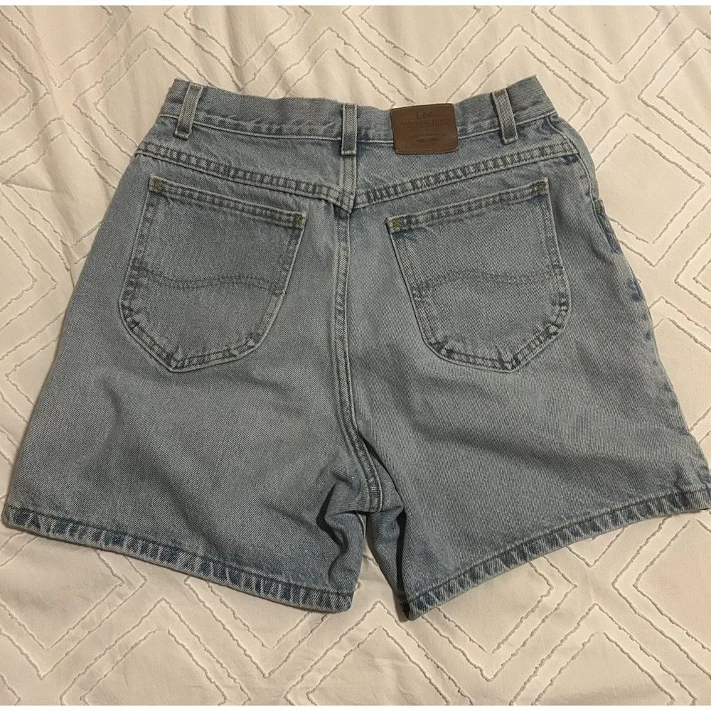 Women's Lee‎ Denim Jean Shorts - High Rise Regular Fit - Light Wash – Size 8 - Picture 2 of 5
